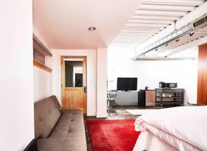 The Heart Of Bend. Brownstone Apartment. - Image 5