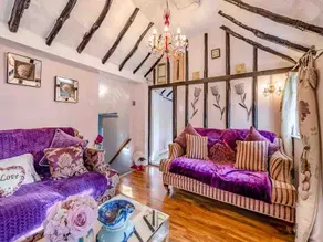 Cosy Thatched Cottage in Kent | Hot Tub | Sleeps 6 - Image 2
