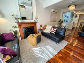 Charming 3 Bed City Home - Close to Everything! - Image 2