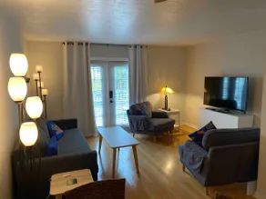 Comfy 2B/2B across from Shands, walk to UF - Image 2