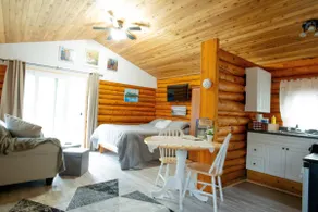 Midnight Sun Cabin - Image 3