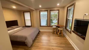 Charming one bedroom apartment on the lake flower! - Image 3