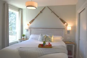 Starboard Suite above Maple bay Marina - Image 4