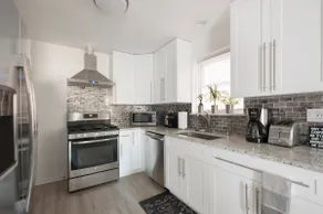 ⚡️NEW! Stylish & Cozy 3BDRM, 10min/ORD, 20min/DT❤️ - Image 4