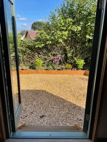 Cosy Shepherd Hut with Courtyard Garden - Image 5