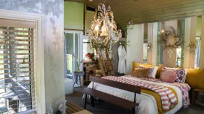Beautiful romantic spa chalet | near Snow & Bright - Image 2