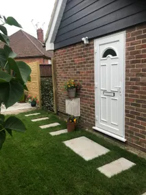 Farnham self contained private space - Image 3