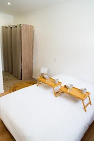 Spacious apartment with private parking in Saumur - Image 5
