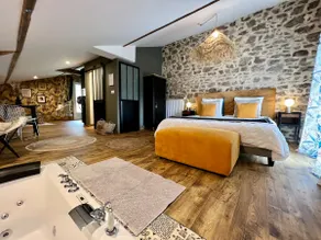 Guesthouse with private Jacuzzi - Image 2