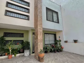 Residence with an excellent location and security - Image 5