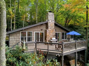 Pet-Friendly Cozy Cabin with Deck & Fireplace - Image 2