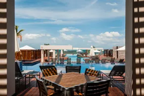 PH with direct beach access and luxury amenities - Image 4