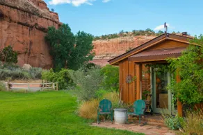 Canyon Hideout Cabin - Image 5