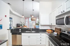 Heart of Downtown Penthouse w/FREE Parking! - Image 5