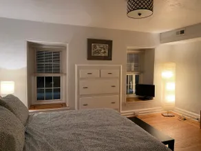 Modern beautiful 1 BD apt on quiet pedestrian st - Image 2