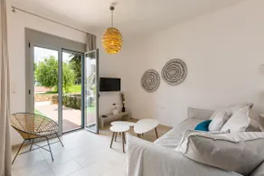 Chris House - Image 4