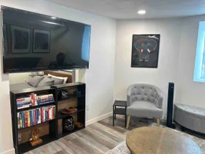 The Grand Studio (Kingsize Bed + Sleeper Sofa) - Image 2