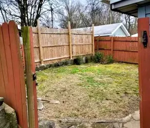 Pet friendly house with 3 king beds and fenced in back yard. - Image 4