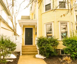 Charming Victorian in the heart of New Hope - Image 2
