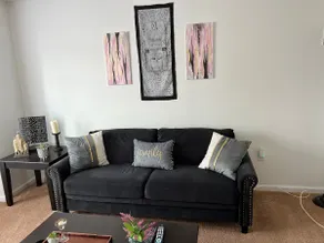 Cozy urban home near NYC and close to light rail - Image 2