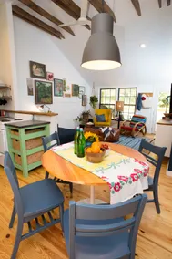 Starshine Cottage: Renovated Vintage Farmhouse - Image 4