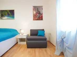 5 min walk from City Center with Terrace - Image 4