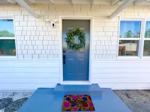 Mid-century 1 Bedroom house with attached garage - Image 3