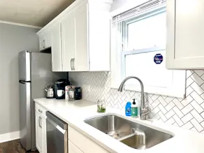 NEW Kitchen - Record Player- close to Park! - Image 5