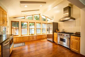 Riverside holiday home sleeps 10 - Image 2