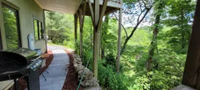 Riverside Mountain Getaway - Image 4