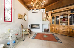 House with views, garden and pool - Image 2