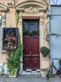 Antique Gallery Apartment - Image 4
