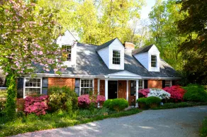 UVA Neighborhood Spacious Upper Floor - Image 4