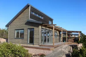 Secluded cozy cottage with sea view at Bovallstrand - Image 2