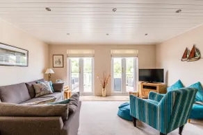 Pet-Friendly Waterside Lodge - Cotswold Water Park - Image 4