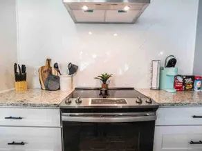 🪴 🔥 Newly renovated 4BR home w/ private backyard🏡 - Image 5
