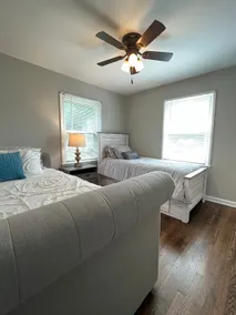 Huge yard, walking distance to amenities. No steps - Image 4