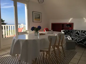 House facing the sea on the cliff - Image 2