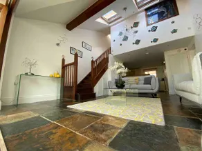 Beautiful Contemporary Beach Living - Image 3