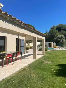 Nice air-conditioned house with heated pool - Image 4