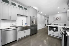 NEWLY RENOVATED 3 BR Condo 10 mins from Wrigley! - Image 3
