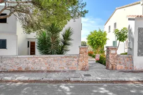 Lovely front sea / beach property - Image 2