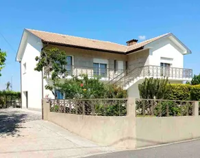 Charming house with pool - Image 3