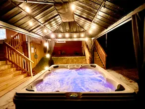 Family/Pet friendly-Riverfront-Volleyball-Hottub - Image 2