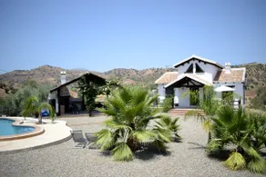 Country house Jacaranda. Garden and swimming pool - Image 4