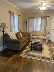 Cozy 2 bedroom house with enclosed porch - Image 4