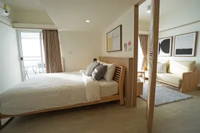 Ari BTS Oasis Chillax 1BR - Balcony & City View - Image 2