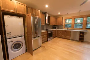 950 sq ft Guest House w/Gourmet Kitchen - Image 2
