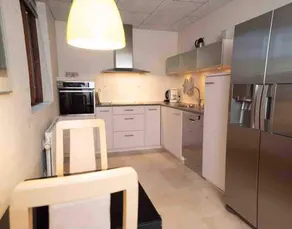 Beautiful home near the Box and the Exhibition Center! - Image 2