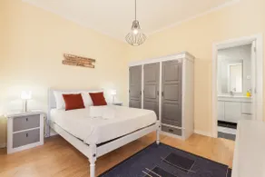 Feel at Home - Free Private Parking - Image 4